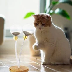 Cat Feeder Toy - 360-Degree Indoor Cats Slow Feeder Interactive Toy With Stable Base,Indoor Cats Food Snack Dispenser Toy For Living Rooms Yuab